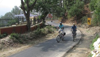 i7873w_am-jm_entering-ranikhet2