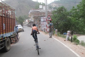 i8257w_boy-doing-bicycling-stunts-bageshwar