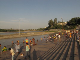 j0025w_triveni-ghat