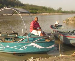 j0031w_am_boat-triveni-ghat