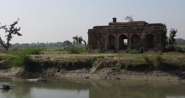 i5627b_canal-office-ruins-near-mushta-pool