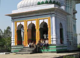 i5744b_bhausana-village-kids-on-devrani-temple-steps_crp